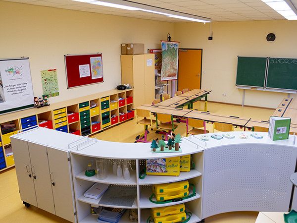 Bewegungsergonomische Möbel und schülerfreundliche Klassenräume - Gymnasium Pädagogium Schwerin Bewegungsergonomische Möbel und schülerfreundliche Klassenräume - Gymnasium Pädagogium Schwerin